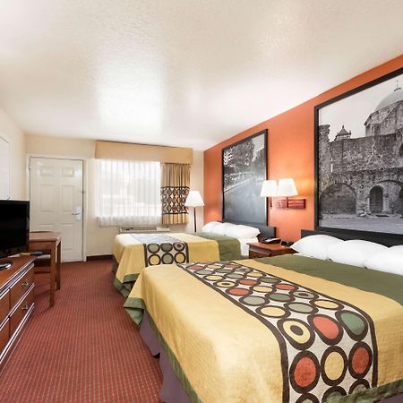 Super 8 By Wyndham San Antonio At I-10 Motel Exterior foto